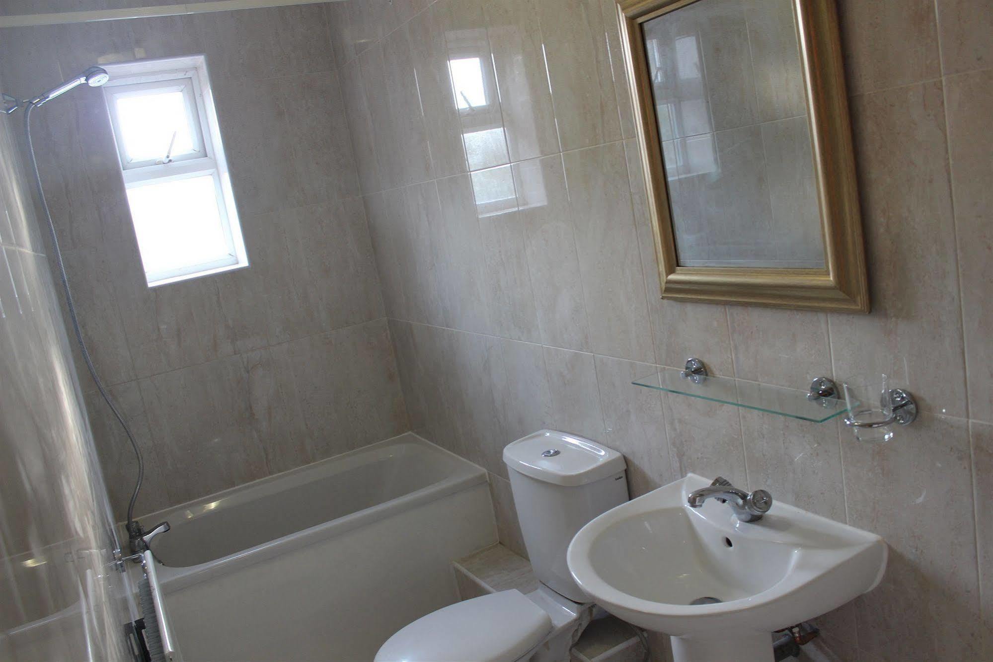 Avenue Inn Ilford Luaran gambar